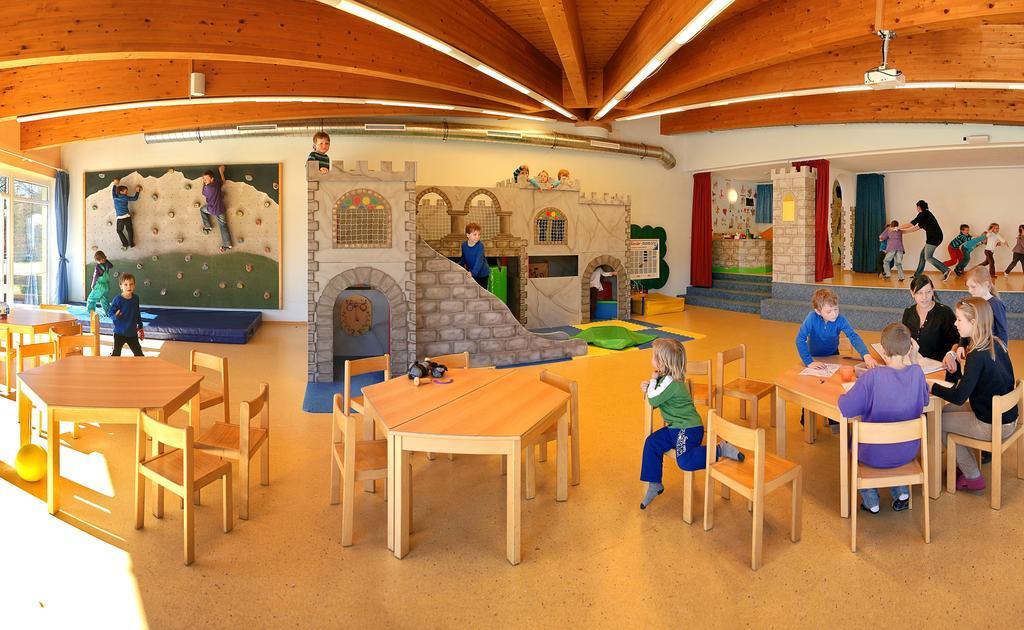 Kinderhotel Laerchenhof Obsteig Extérieur photo