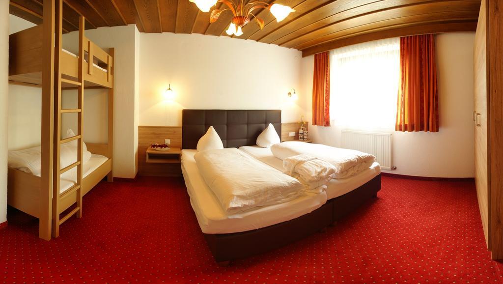 Kinderhotel Laerchenhof Obsteig Chambre photo